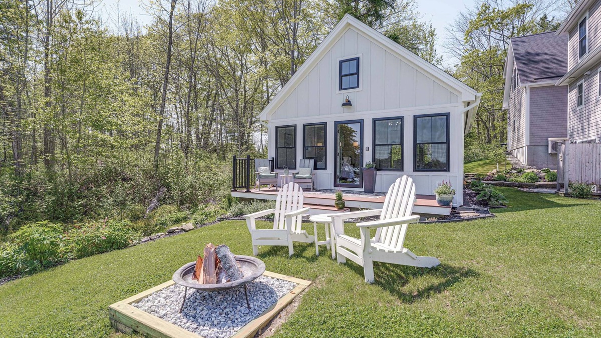 Harpswell Apartment | Oceanfront Studio w/Private Dock in Harpswell!