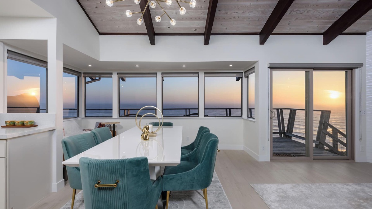 Manchester Cottage | Oceanfront/Stunning Views/Hot Tub/Contemporary