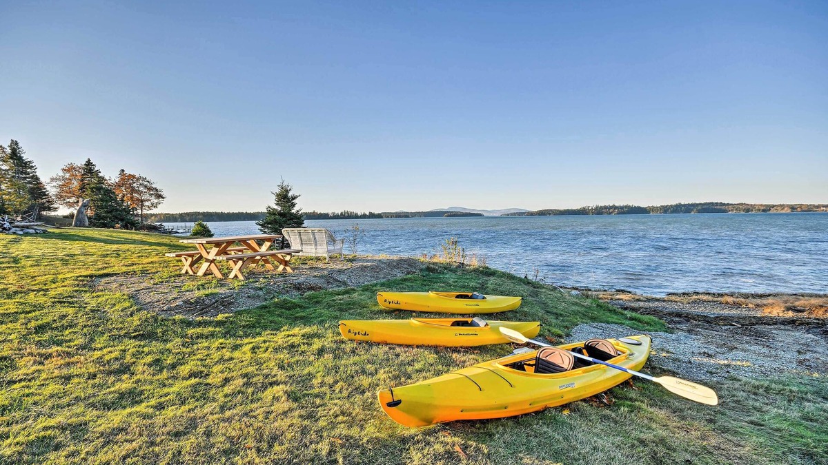 East Sullivan Cottage | Oceanfront Sullivan Cottage on 6 Acres w/Kayak!