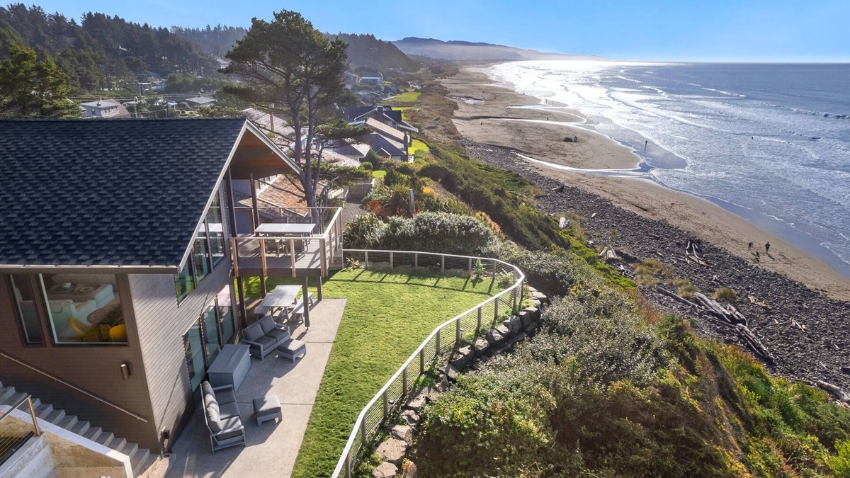 Neahkahnie Beach House | OCEANFRONT - Unobstructed views of the Pacific Ocean and NEAH-KAH-NIE Mountain