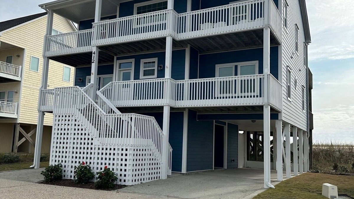 McCutcheon Field House | Oceanfront North Topsail Beach House with a View