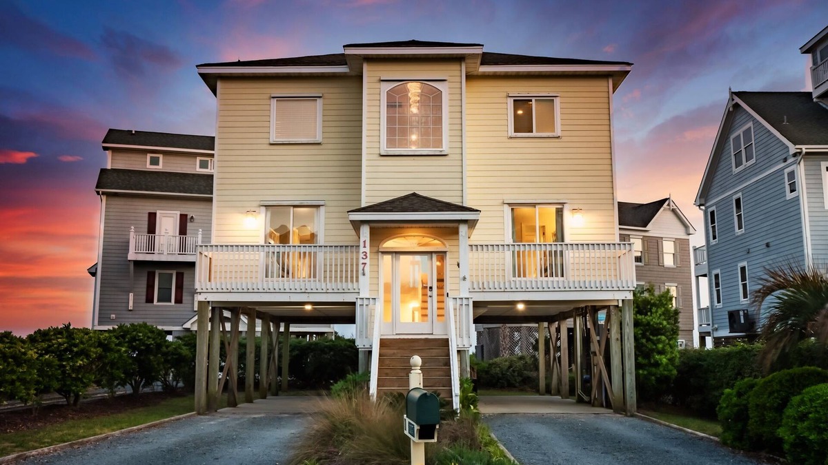 McCutcheon Field House | Oceanfront home w/Relaxing views! Pet Friendly