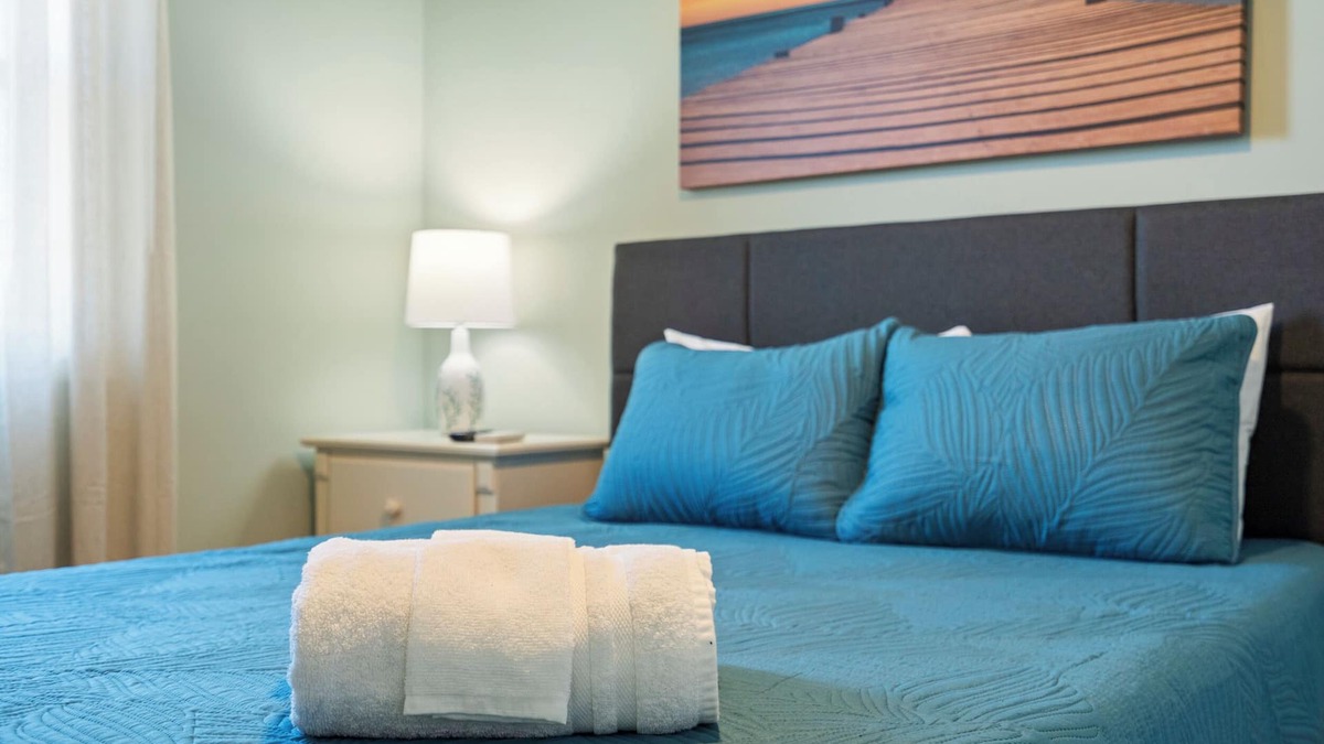 McCutcheon Field Condo | Oceanfront Condo with Private Balcony + Linens Provided for a Relaxing Stay