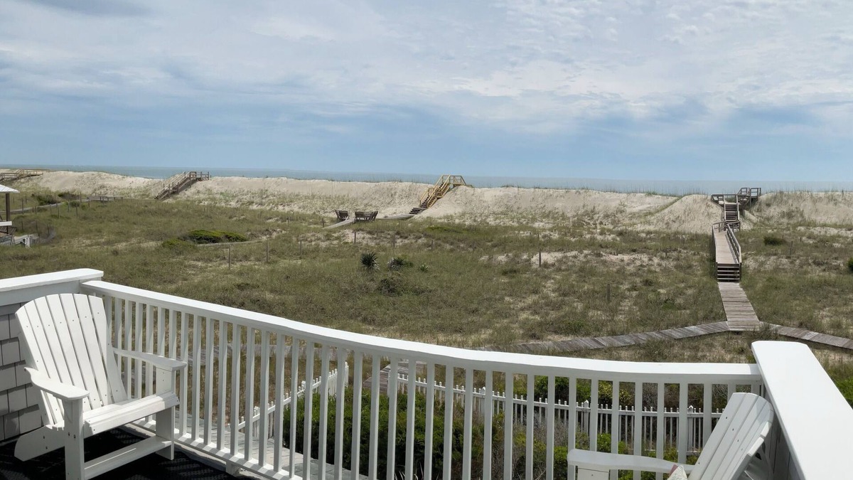 Flora's Bluff House | OCEANFRONT w/DIRECT BEACH ACCESS. Complete renovation ‘24 - BHIC and Shoals