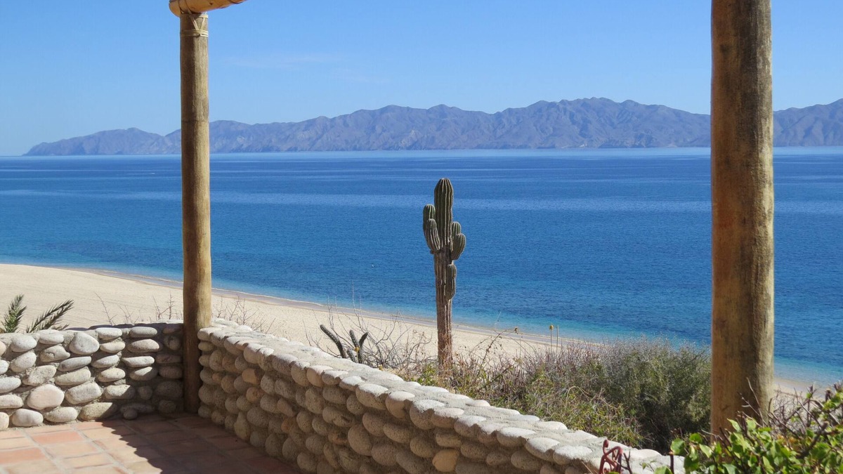 El Sargento House | Oceanfront w/private beach access El Sargento/La Ventana, 4bd, 3 ba w/lockout