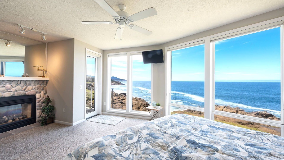 Depoe Bay Condo | Oceanfront, Whale Watching, Pool - The Beacon