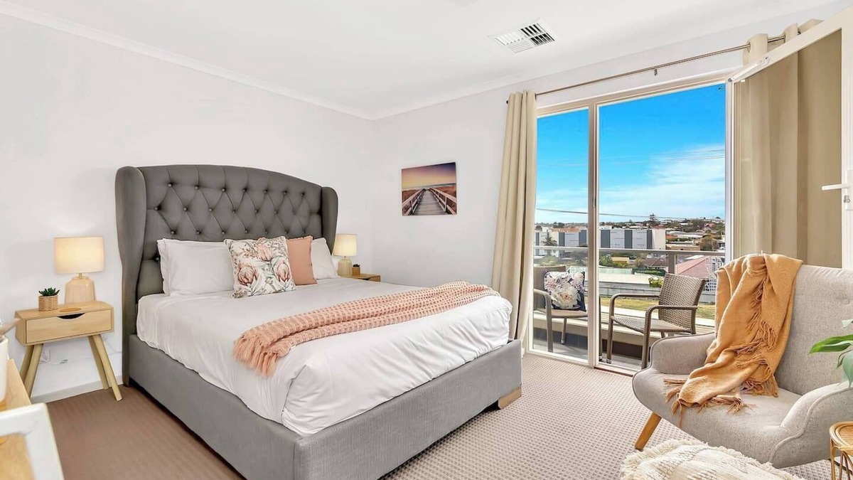 Christies Beach House | Oceanside at Christies Beach Contemporary Comfort