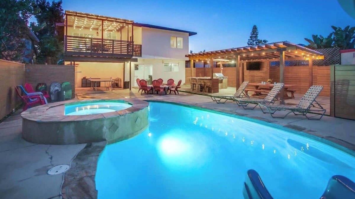 Townsite House | Oceanside Beach House: Pool, Hot Tub, & BBQ Fun!