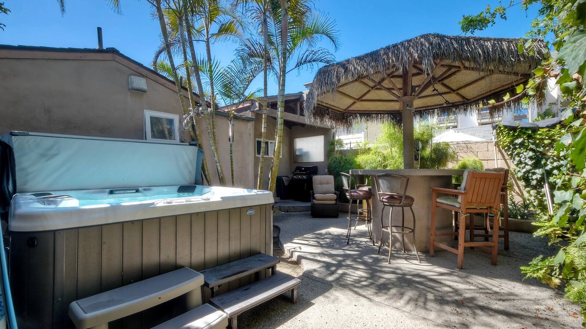 Townsite House | Oceanside Bungalow | Walk to Beach & Pier | Private Hot Tub + Beach Gear