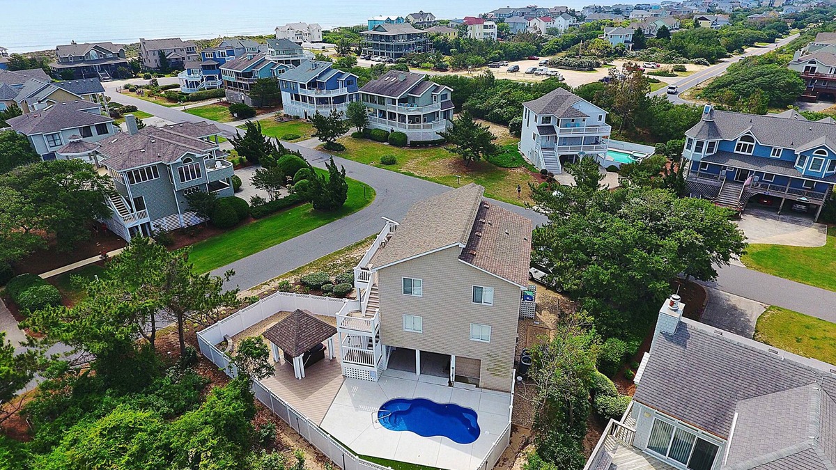 Whale Head Hill House | Oceanside, Close to the Beach, Private Pool, Hot Tub! 740, Wild Horses