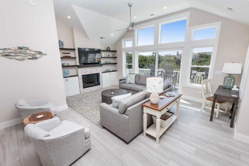 Whale Head Hill House | Oceanside, ELEVATOR, Heated Private Pool, Pool Table, Community Amenities, 713, Sunshine Daydream