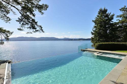 Sidney House | Oceanside Lodge Saanich Inlet