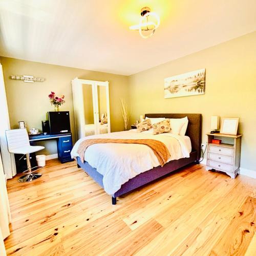 Regional District of Nanaimo Bed & Breakfast | Oceanside Manor - Golf Course View