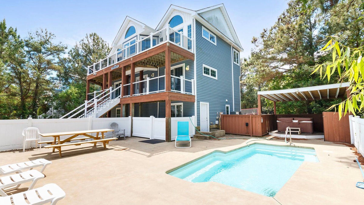 Corolla Light House | Oceanside, Private Pool, Hot Tub, Pool Table, Dogs Welcome, WC1084, Oaks Beach Oasis