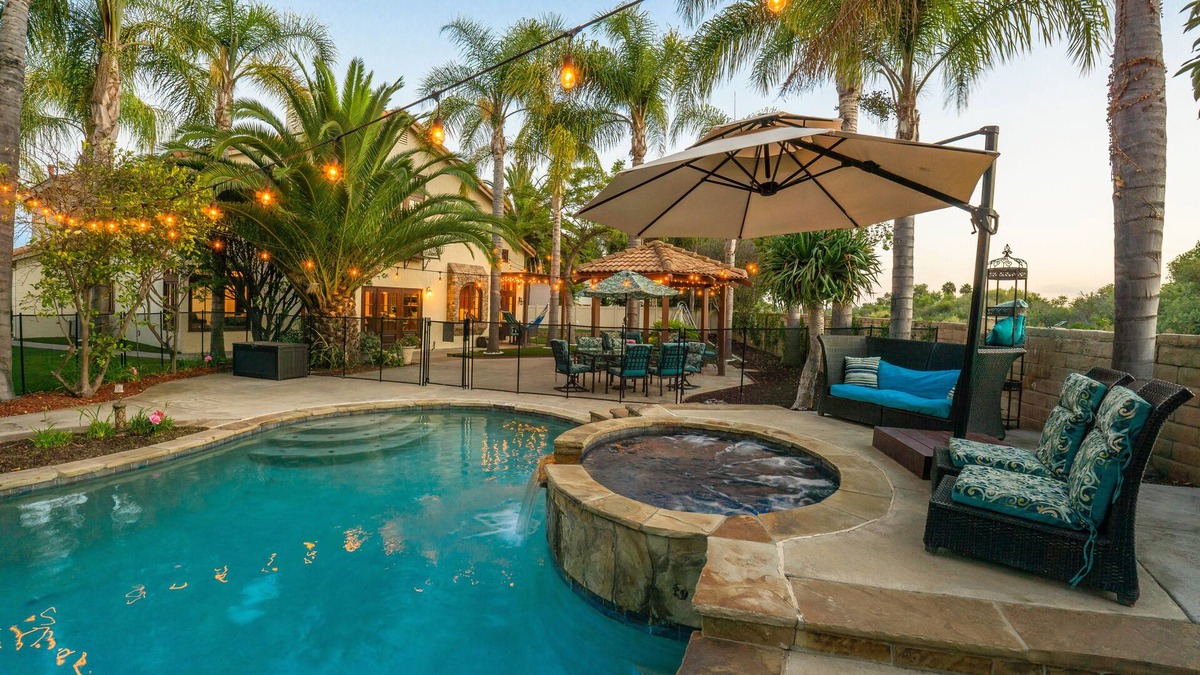 North Valley House | Oceanside Tropical Resort with HEATED POOL & SPA!