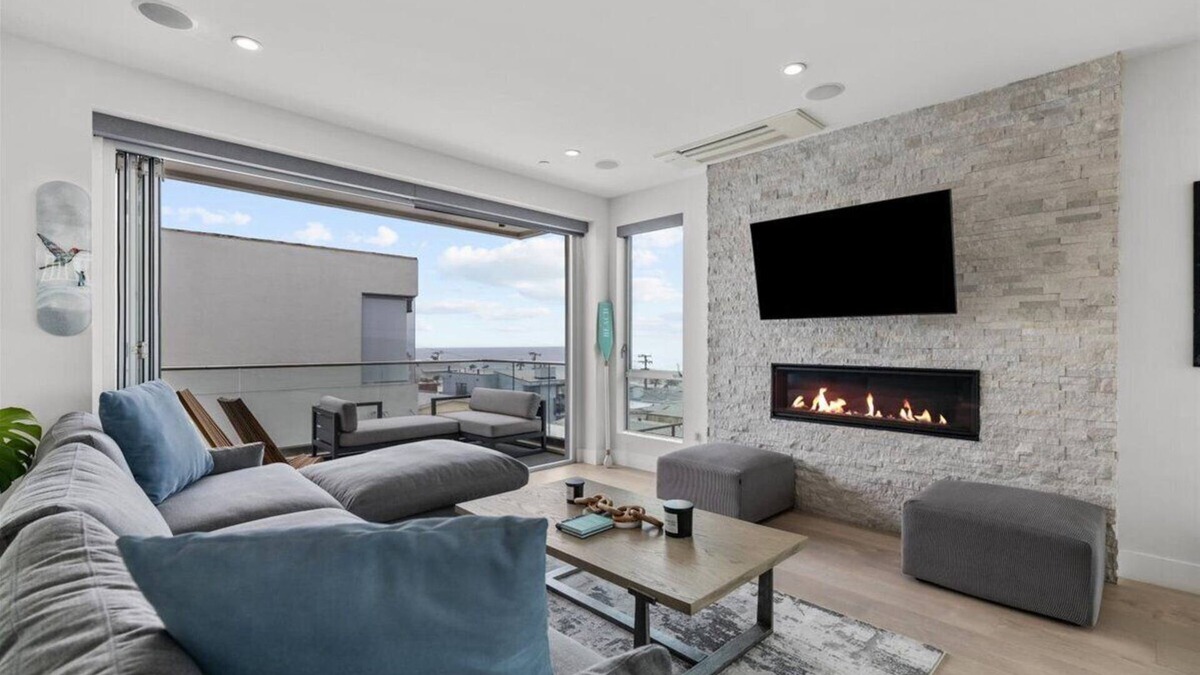 El Porto House | Oceanview 3BR Oasis, Steps To Manhattan Beach For 6 Guests