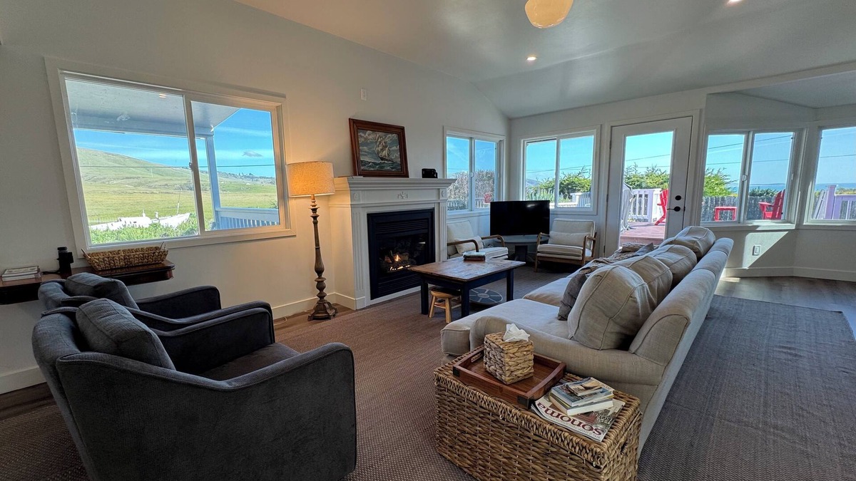Bodega Bay House | Oceanview Child & Dog Friendly House w/Fire Pit & Bocce Ball