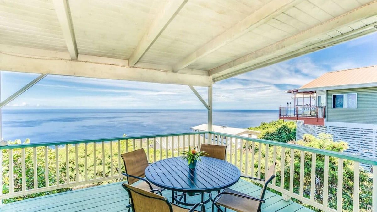 Opihihale Apartment | Oceanview Escape in Captain Cook | Peaceful Island Retreat