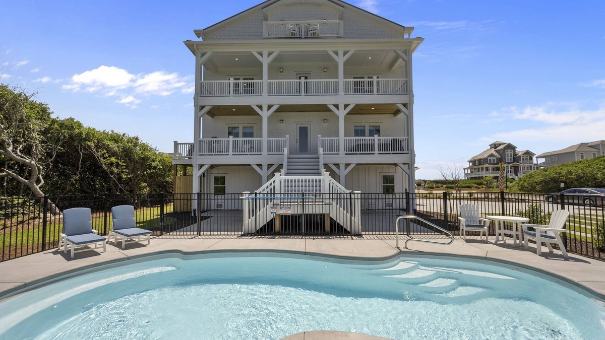 McCutcheon Field House | Oceanview Home with private pool and close beach access