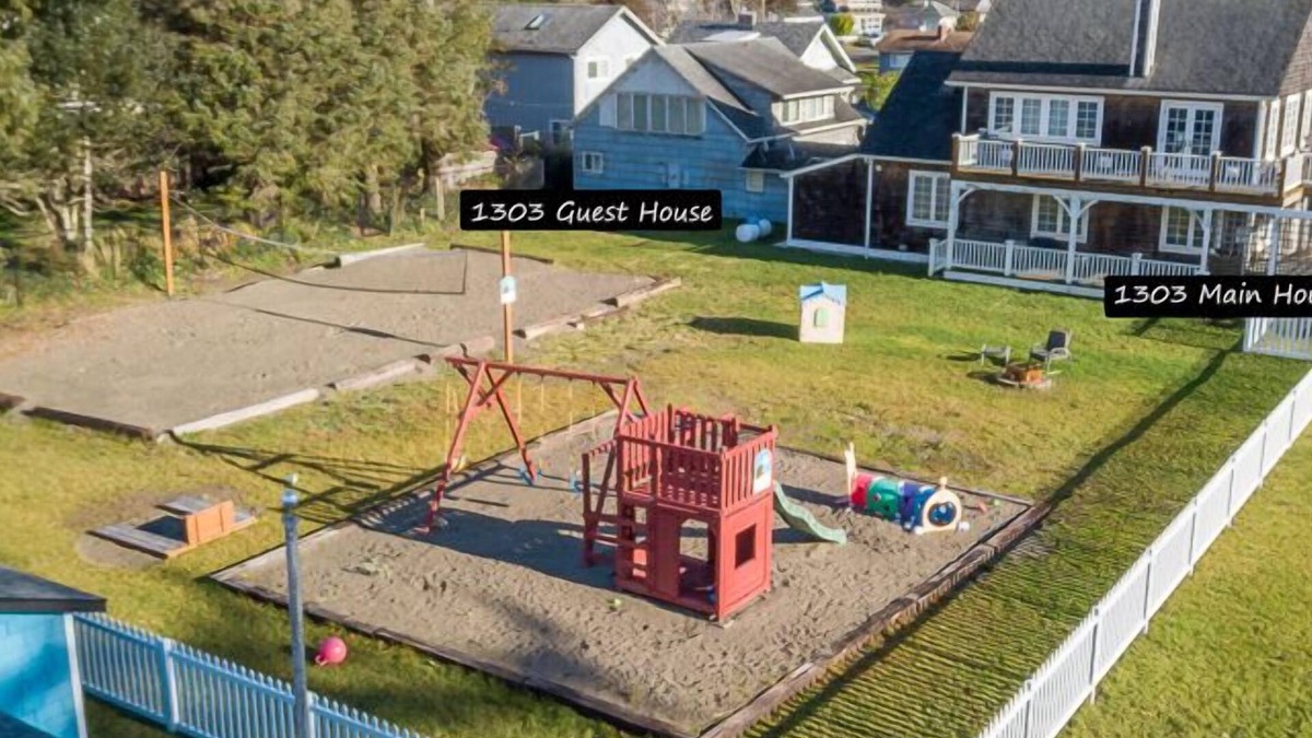 Ocean Park House | OceanView, Hot Tub, Pets OK, Fenced Yard, Playset, VolleyBall (1303B)