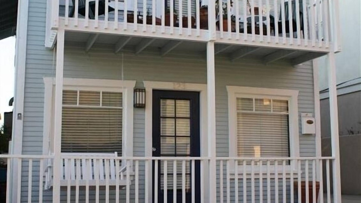 El Porto Apartment | Oceanview House in Manhattan Beach Just 3 Doors to the Beach!