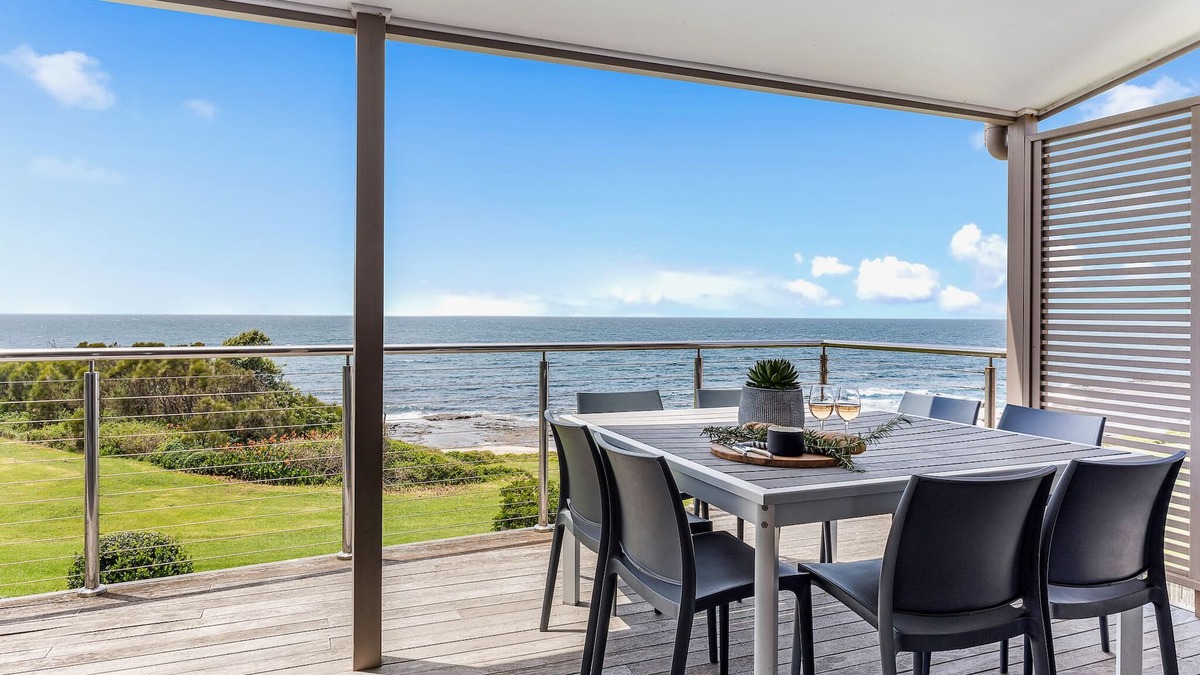 Gerroa House | OCEANZEDGE - Ultimate Oceanfront - Cosy fireplace