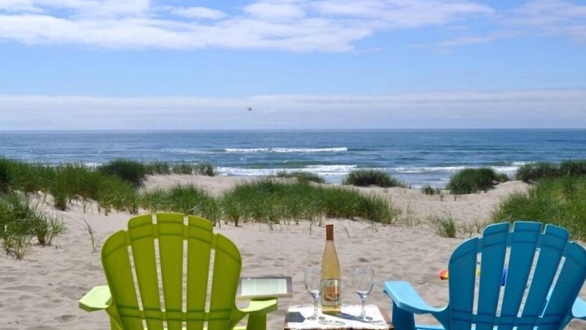 Bayshore House | Ocnfrt, Frplc, hot tub, pets! AVAIL now w Discount! 9-24 to 9-30 !