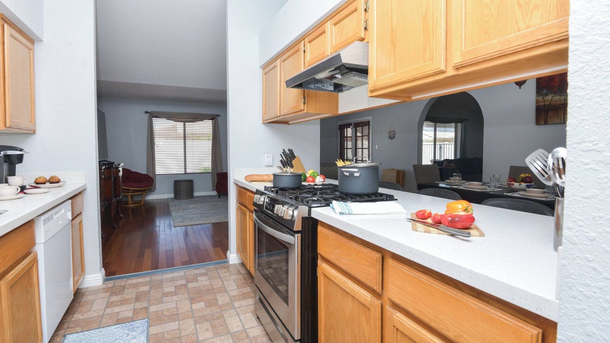 Yuma House | OCO-Heated pool for additional fee and spacious 4br home for your comfort.