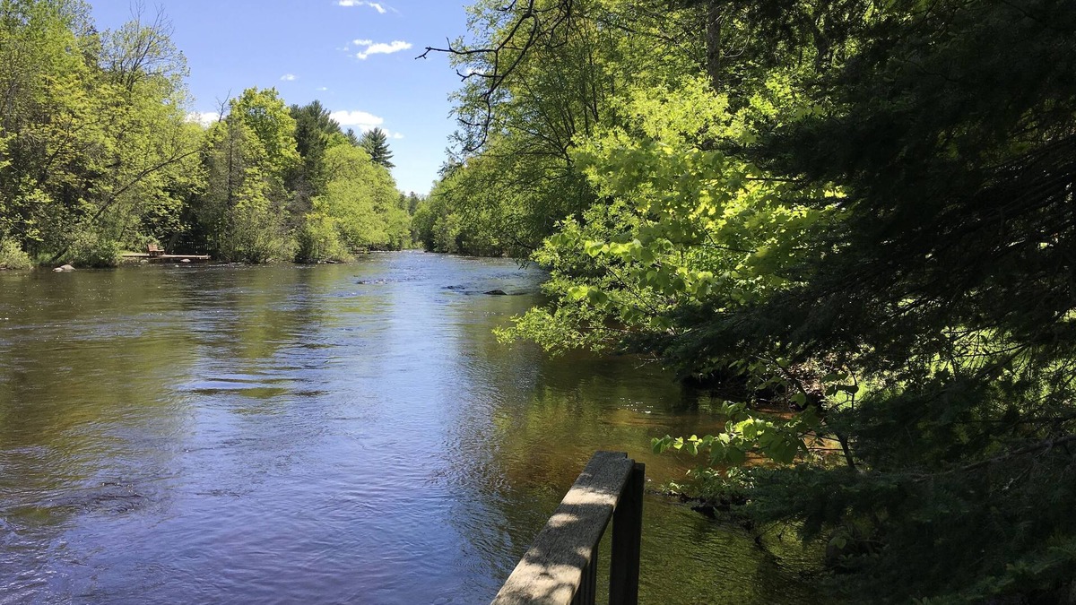 Suring House | Oconto River Retreat