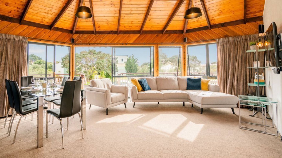 Matarangi House | Octagon by the Beach - less than 100m to Matarangi Beach