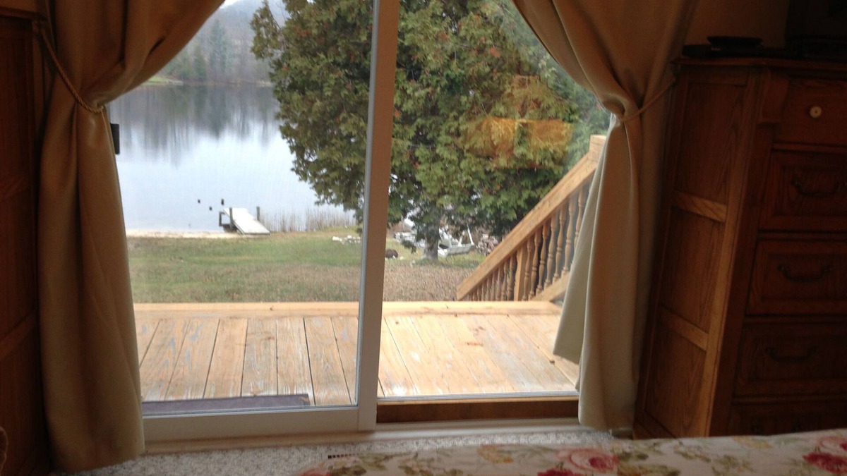 Central Lake House | October dates for fall colors open@Lake Home: Country Living w/Modern Comforts!