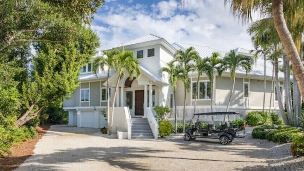 Wulfert House | October Sale! Private Pool~40' dock~Bring a Boat~Golf cart~Kayaks