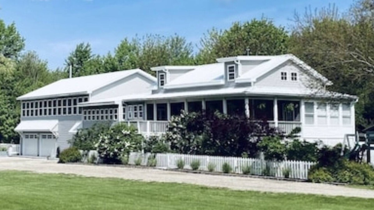 Coloma House | OCTOBER SPECIAL! Stay 2 Nights Get The 3rd Night Free