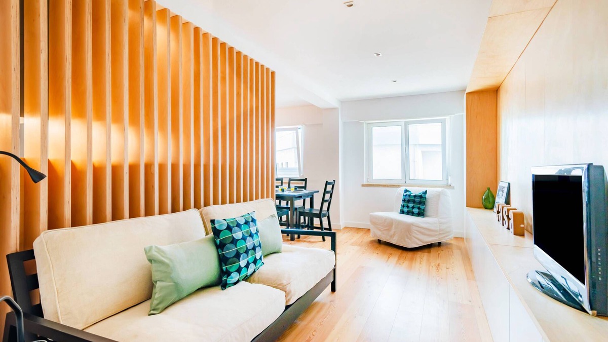 Paco De Arcos Apartment | Oeiras Spacious and Coastal Flat