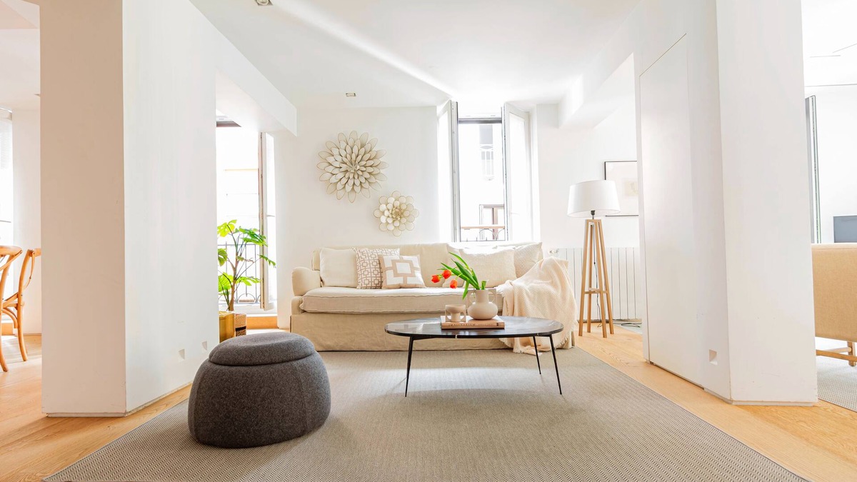 Old Town Apartment | ❤️ of the Old Town★Walk Score 99★8 Balconies★