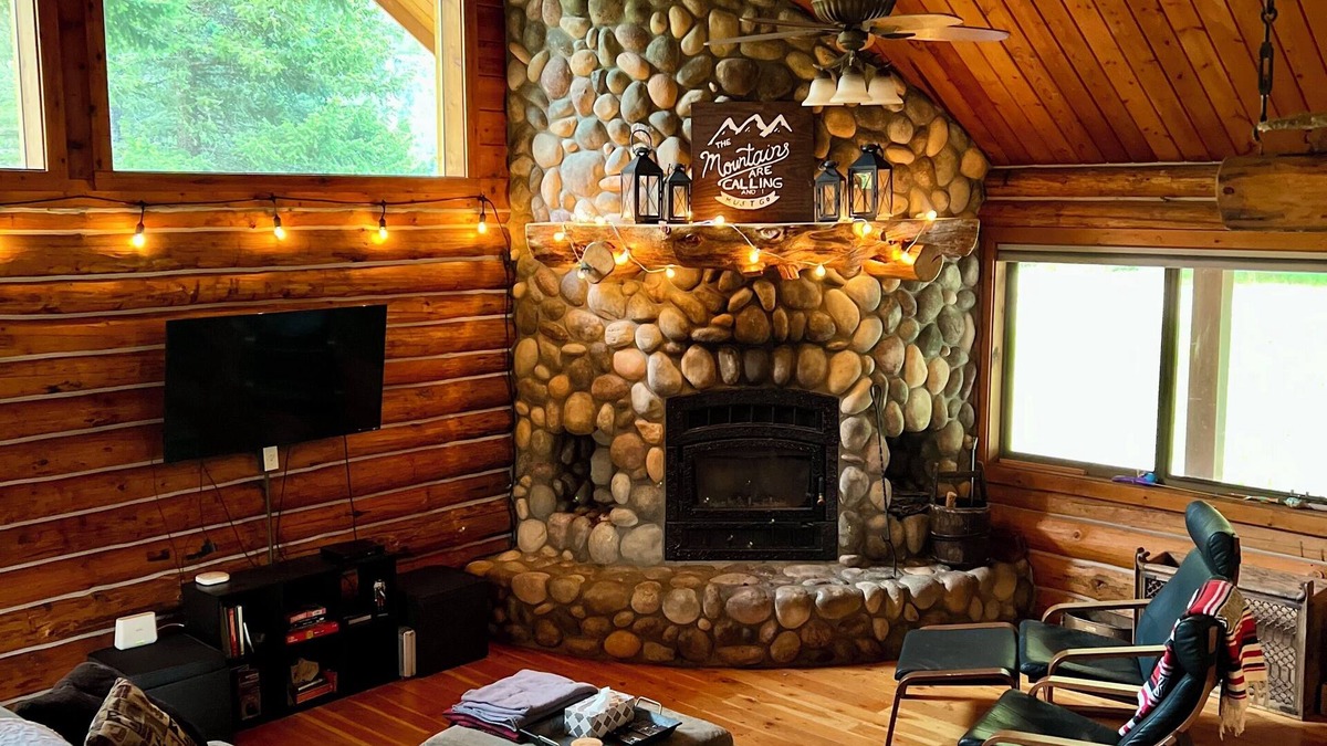 Missoula County Cabin | Off-Grid 2 Bedroom Cabin - Near Missoula, Glacier National Park, Whitefish