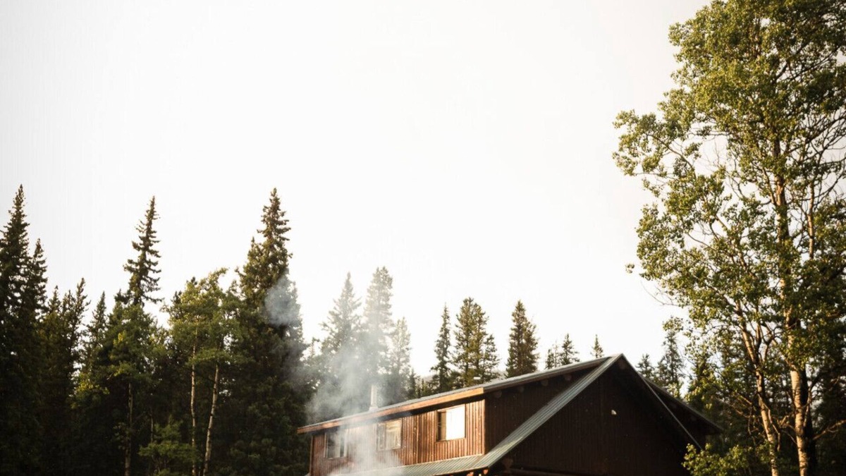 Rock Lake House | Off Grid Mountain Lodge - Cabins - Sauna - Hot Tub - Fishing