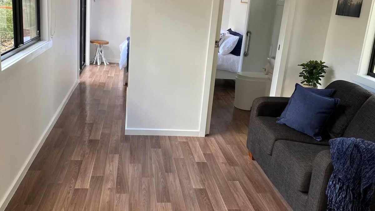 Nar Nar Goon North Cabin | Off grid tiny house bush escape