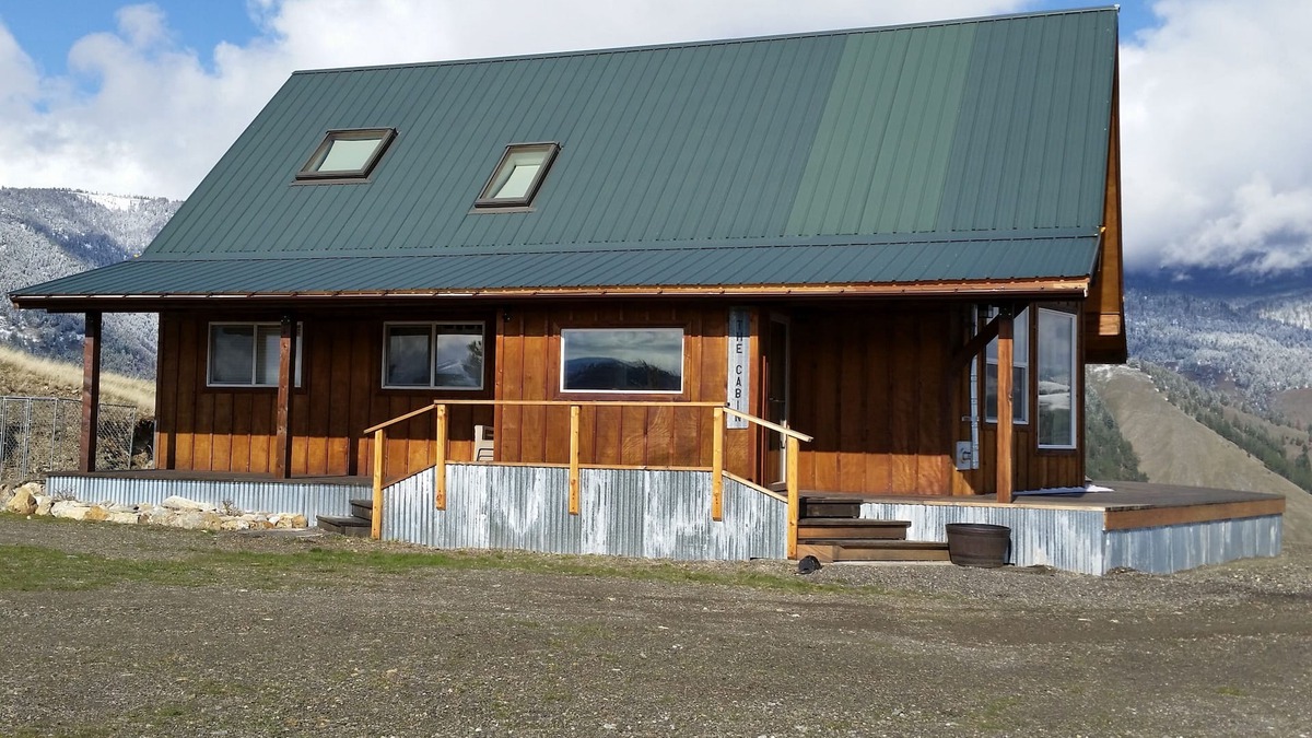 Riggins Cabin | Off the beaten path ridgetop location with dramatic mountain views