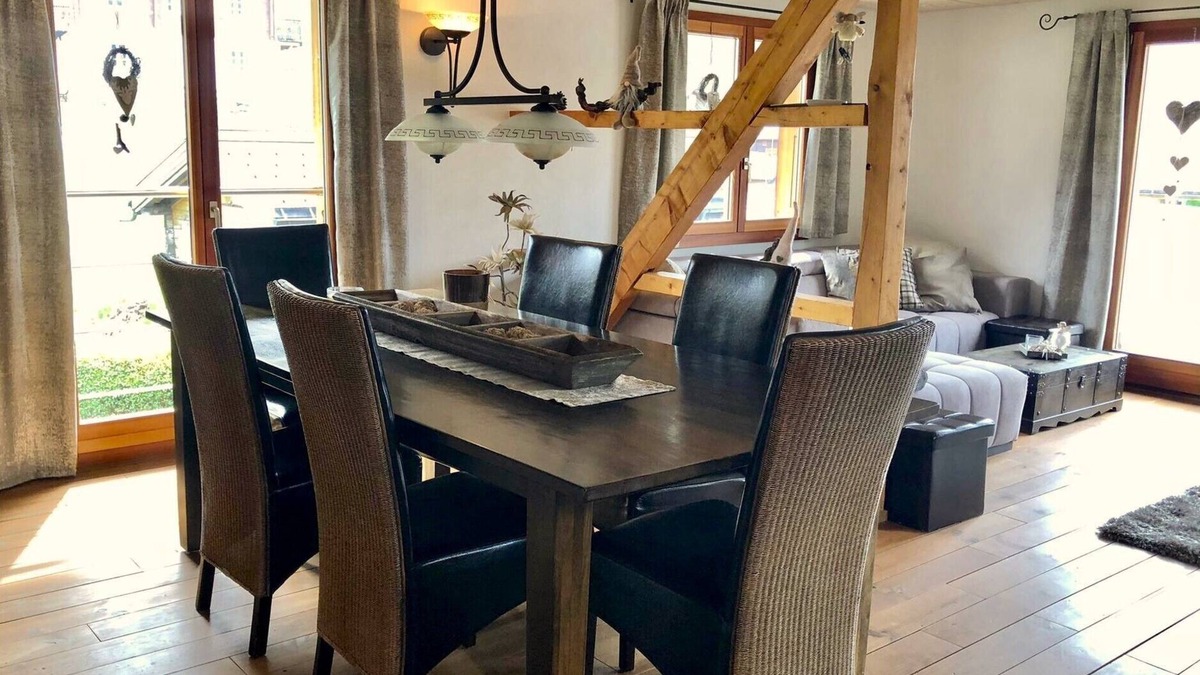 Erschmatt Apartment | Offene Ferienwohnung, Grosse Panorama-terrasse in Einem Kleinen Ruhigen Bergdorf