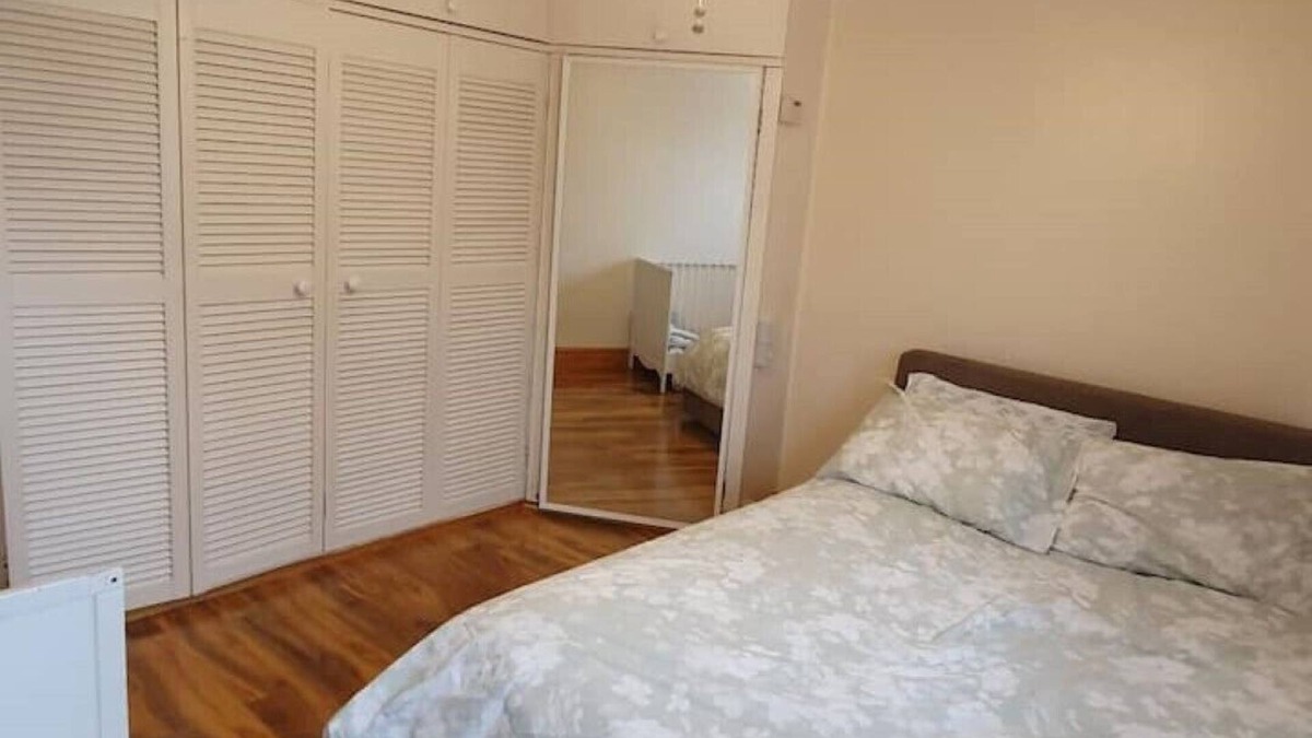 Fieldway House | offering cheerfull and spacious rooms through this 3 bedroom semi detached house