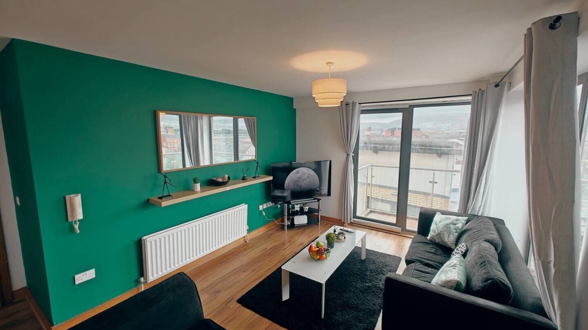 Belfast City Centre Apartment | Offering city views, 2BR Mountain View City Centre