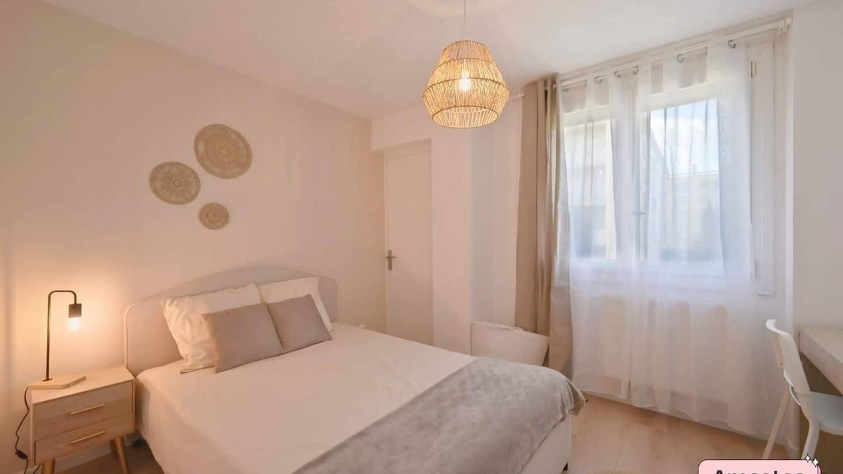 Valence Apartment | Offers a room in an apartment