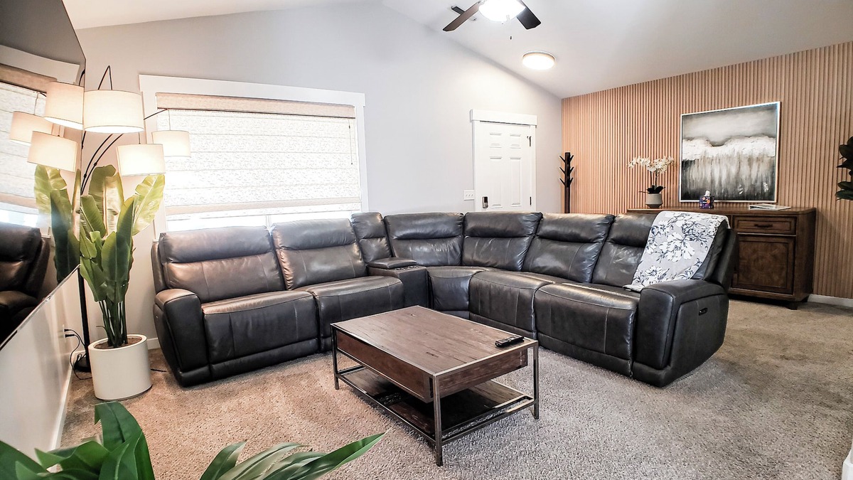 Ogden House | Ogden Dream+Hot Tub+Fenced Yard+Gazebo+BBQ+View+Garage+W/D