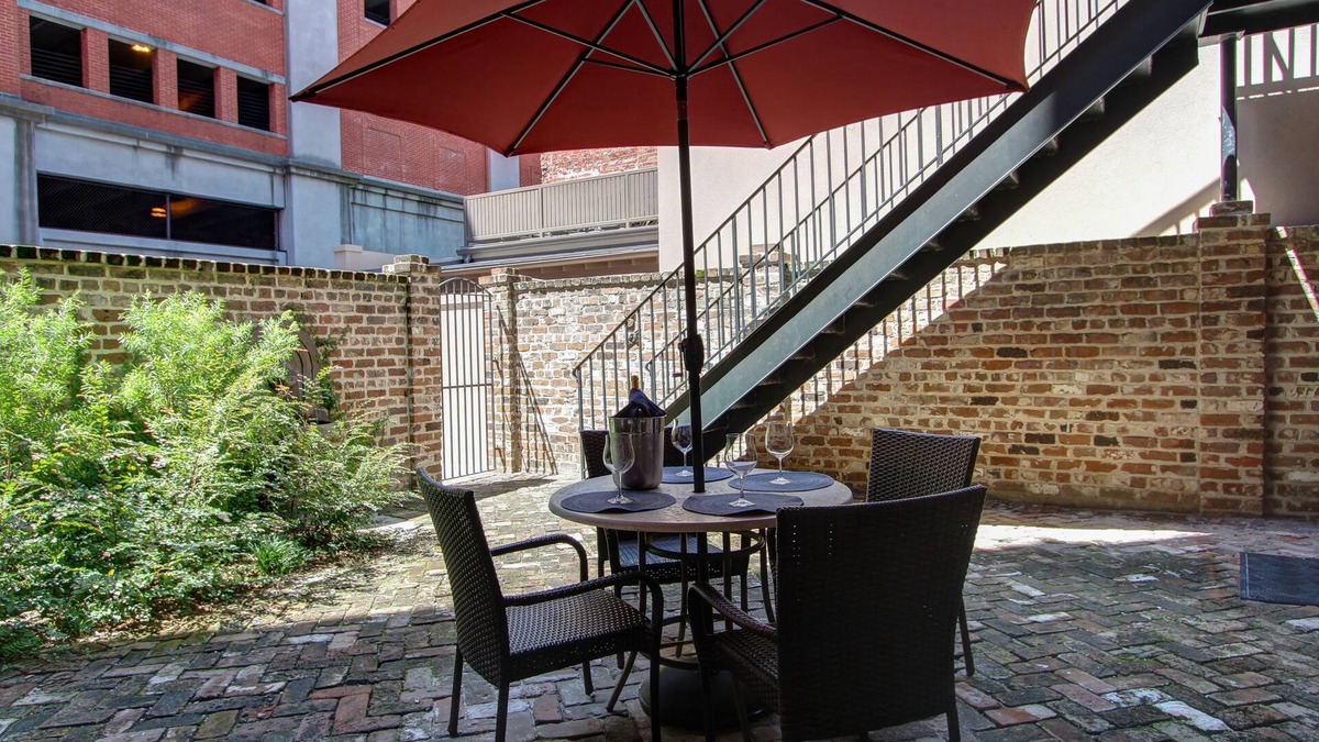 Historic District - North Apartment | Oglethorpe Lodge