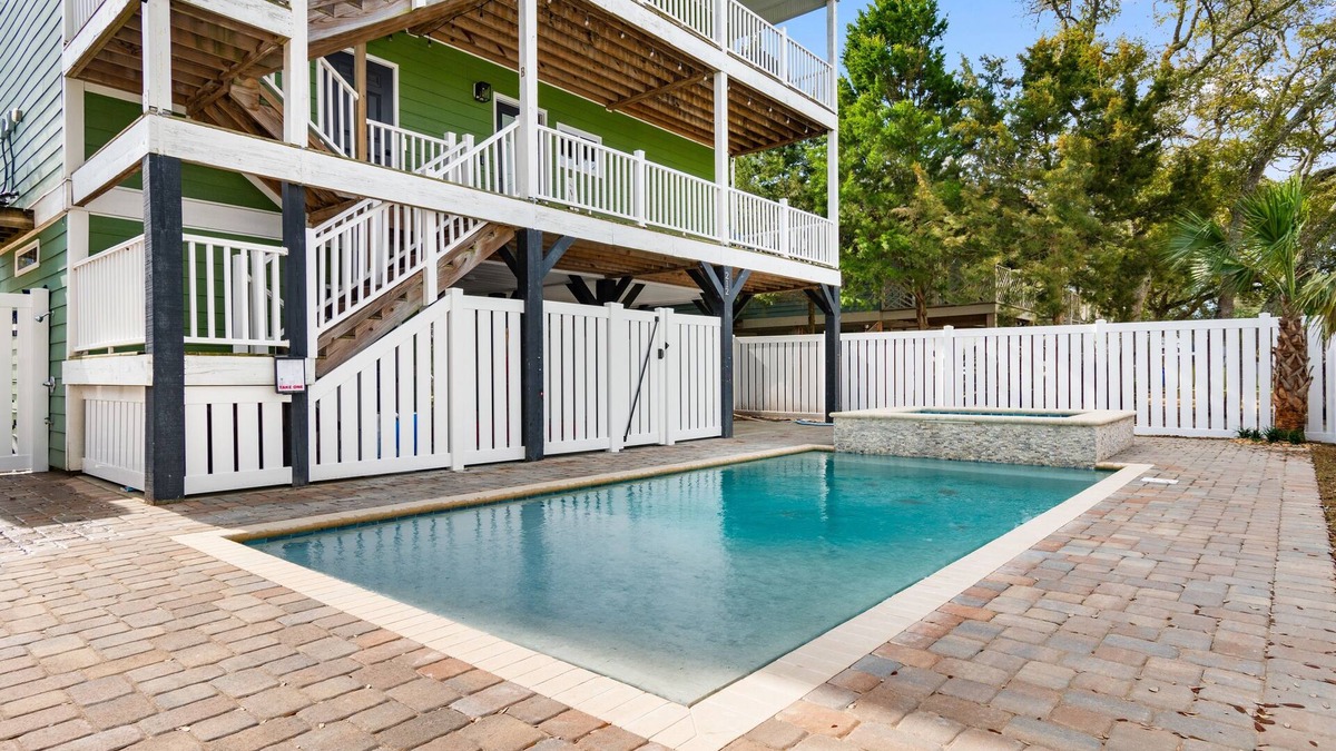Surfside Beach House | Ohana Oasis - 7 Bedroom Short Walk to Beach