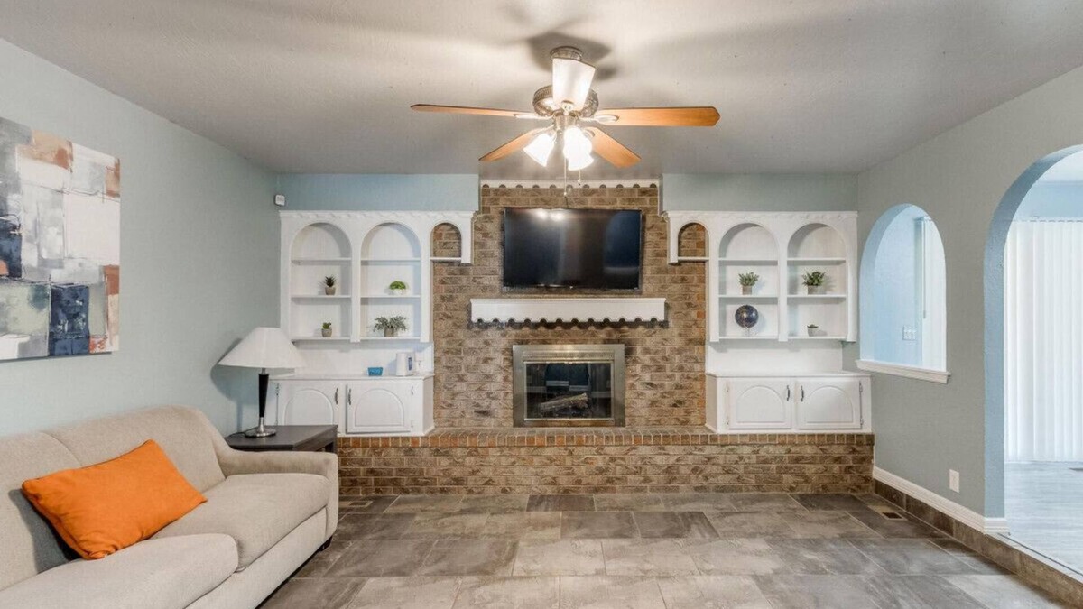 Oklahoma City House | OKC - NW 91st · Private Home - Quiet Neighborhood - Pet-Friendly