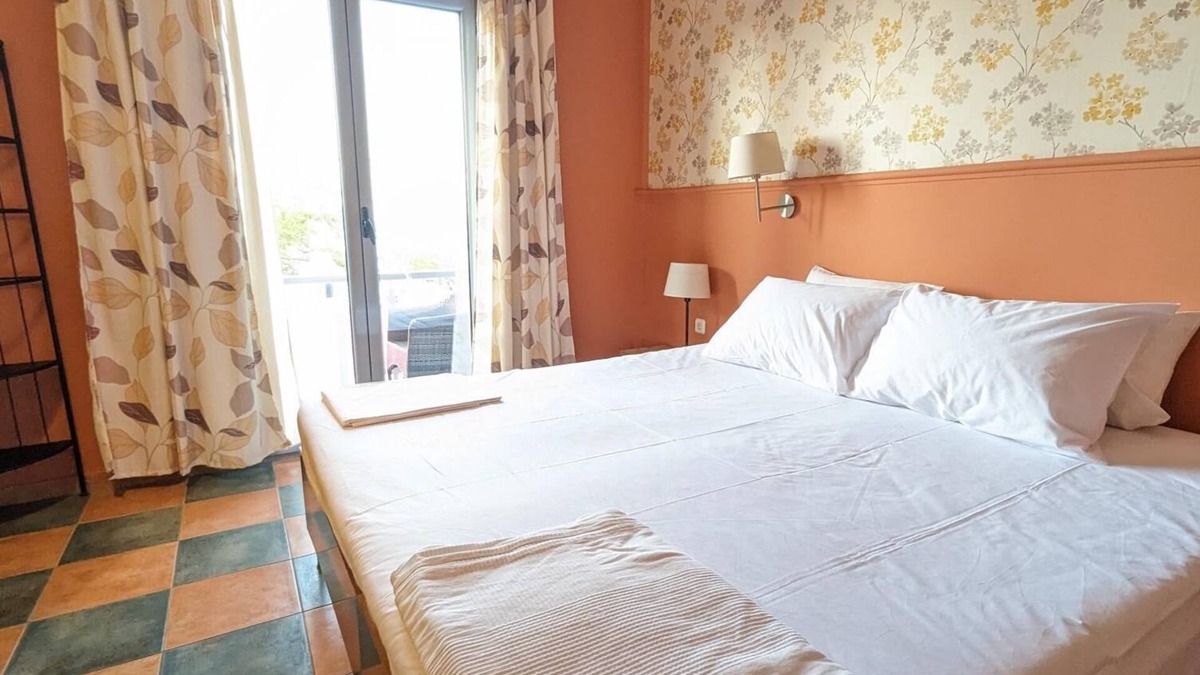 Kamena Vourla Apartment | Okeania Seafront Rooms in Kamena Vourla