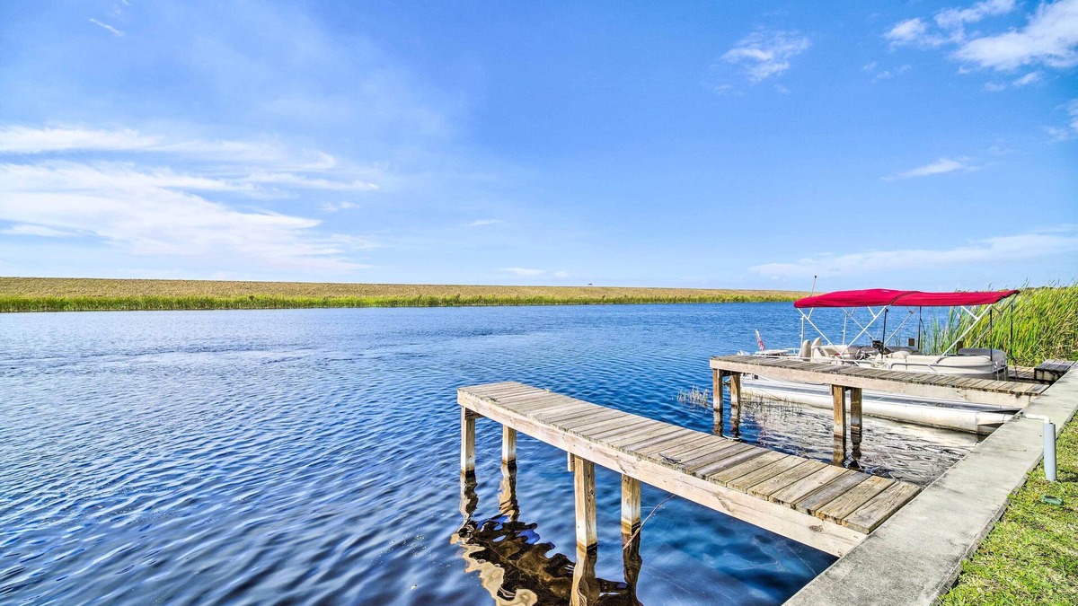 Okeechobee Cabin | Okeechobee Cabin in Waterfront Community w/Dock!