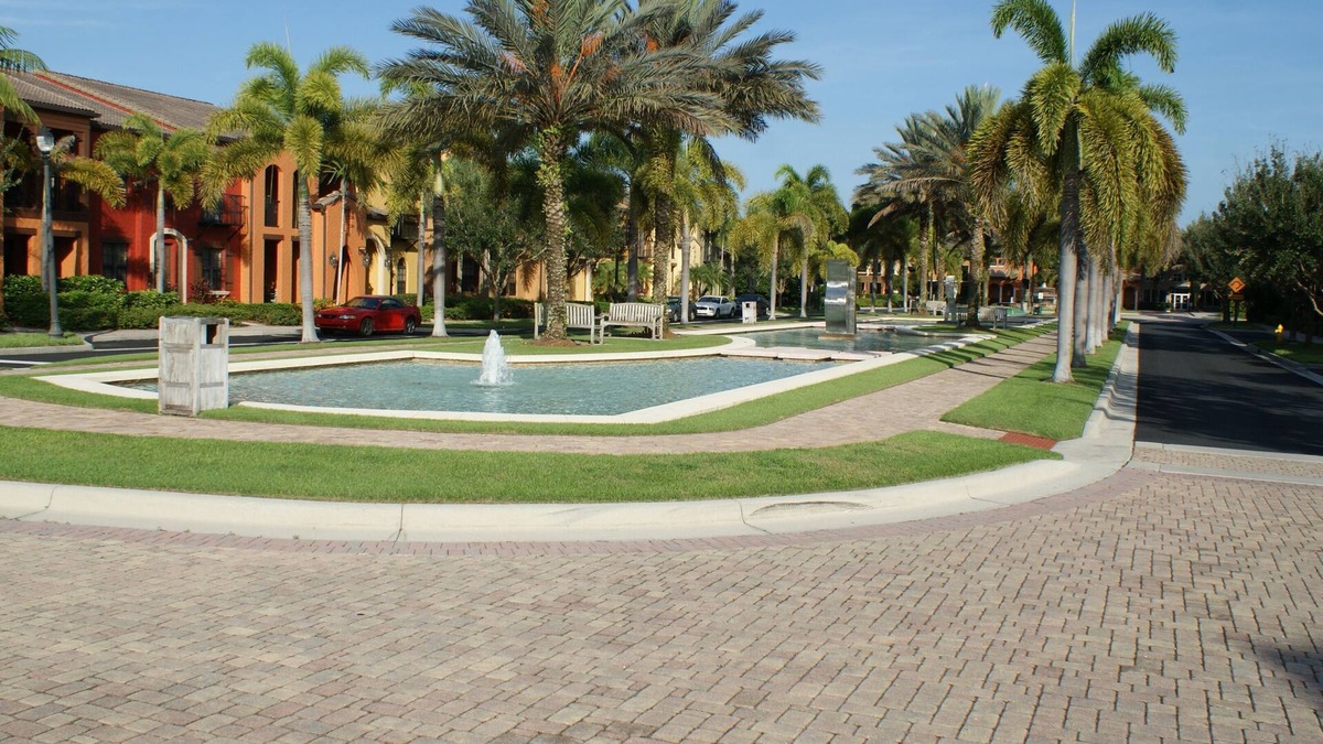 Naples Condo | Olé Lely, 3 BR, 2.5 Bath, Sleeps 8. Professionally Decorated - New Furniture!